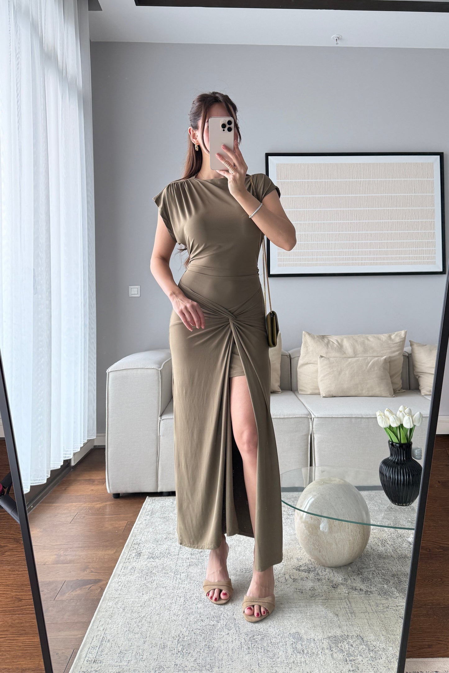 ARKADAN BAĞLAMALI ÖNDEN YIRTMAÇLI ELBİSE-HAKİ