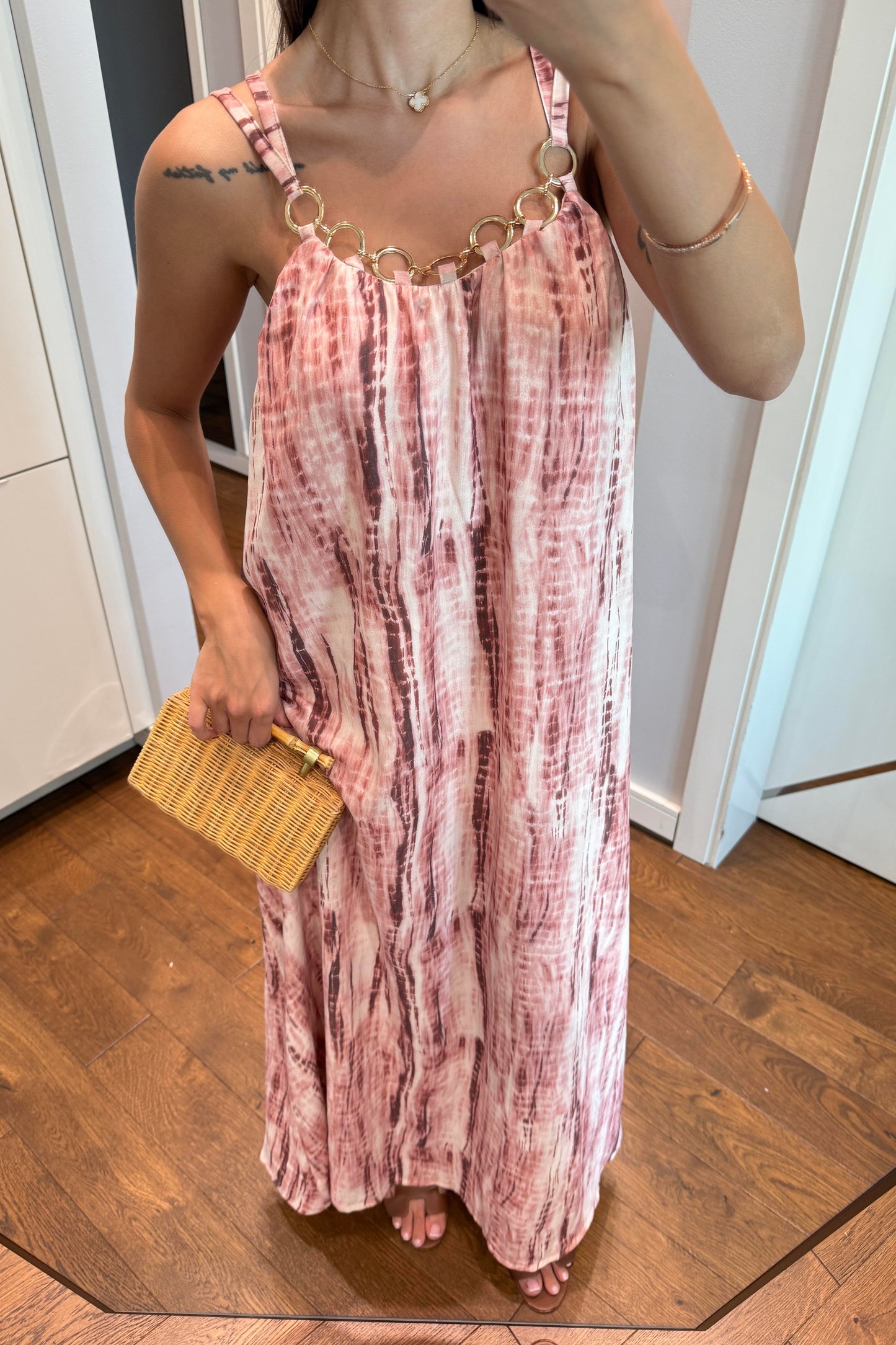 ASKILI GOLD DETAYLI ELBİSE