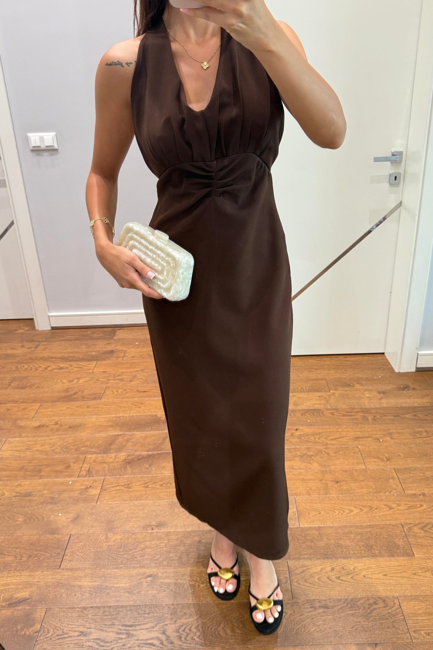 HALTER YAKA DEKOLTELİ ELBİSE-KAHVERENGİ