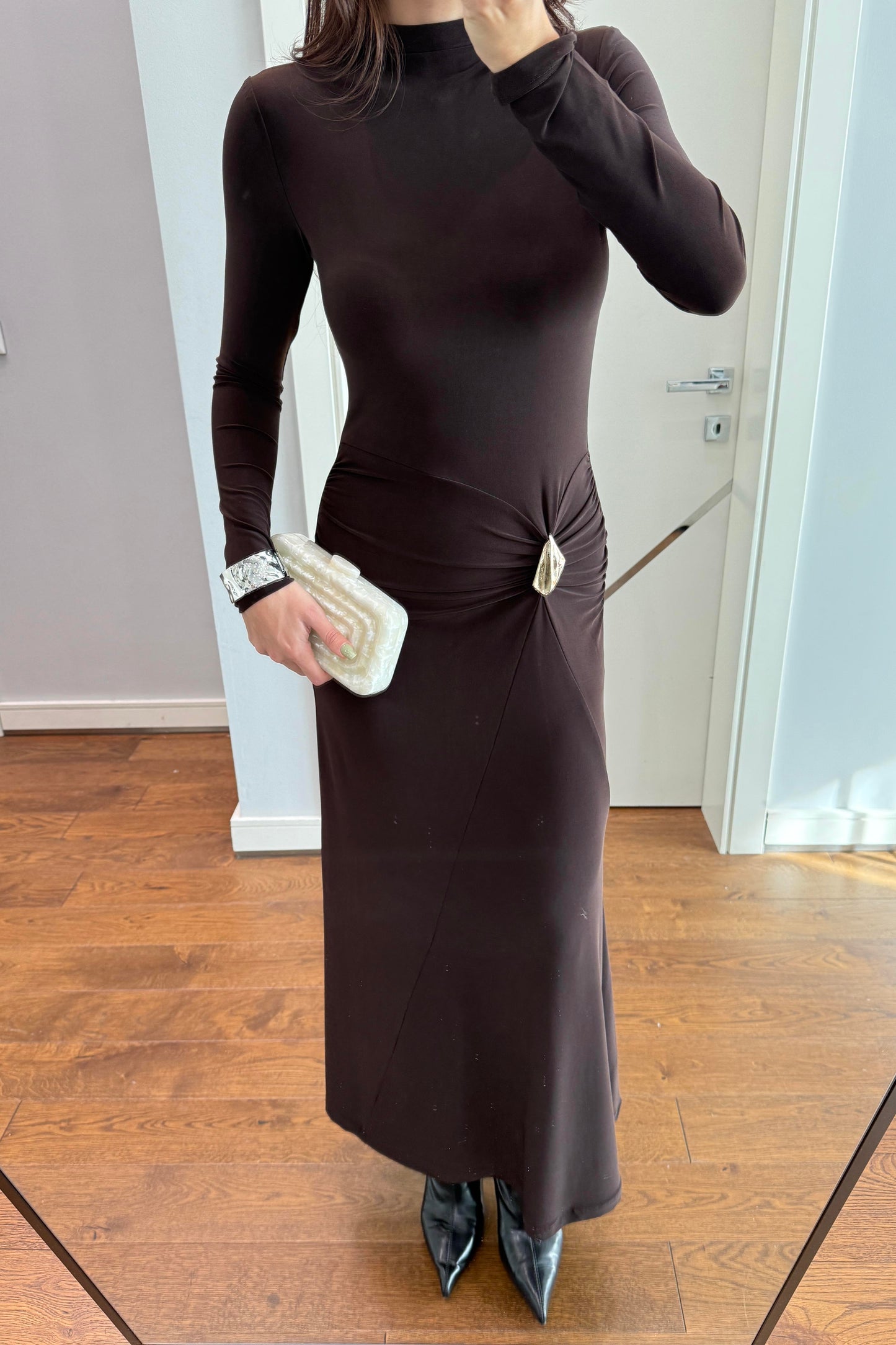 MUADİL TOKA DETAYLI ELBİSE-ACI KAHVE