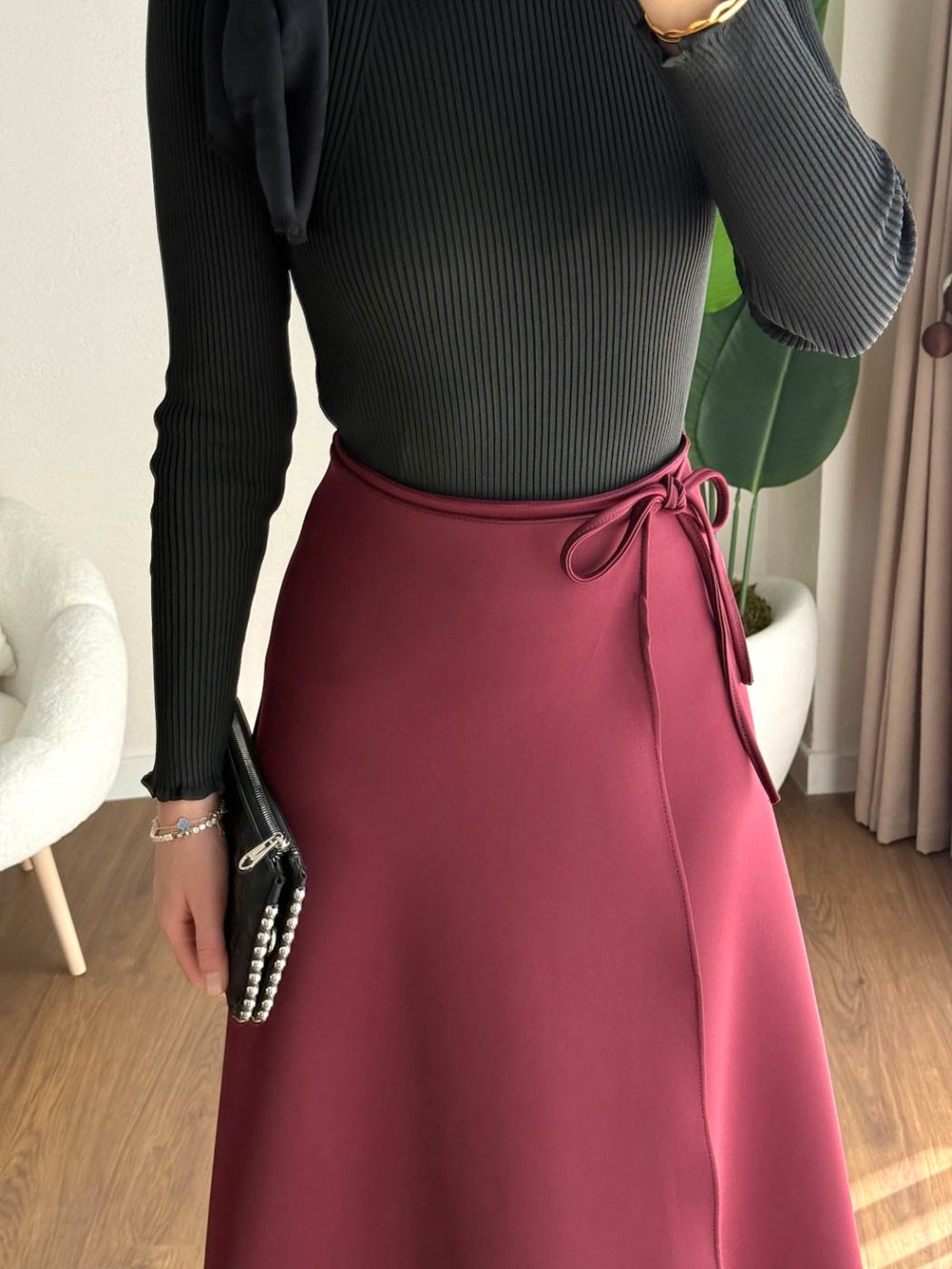 Dik Yaka Fırfırlı Body Siyah