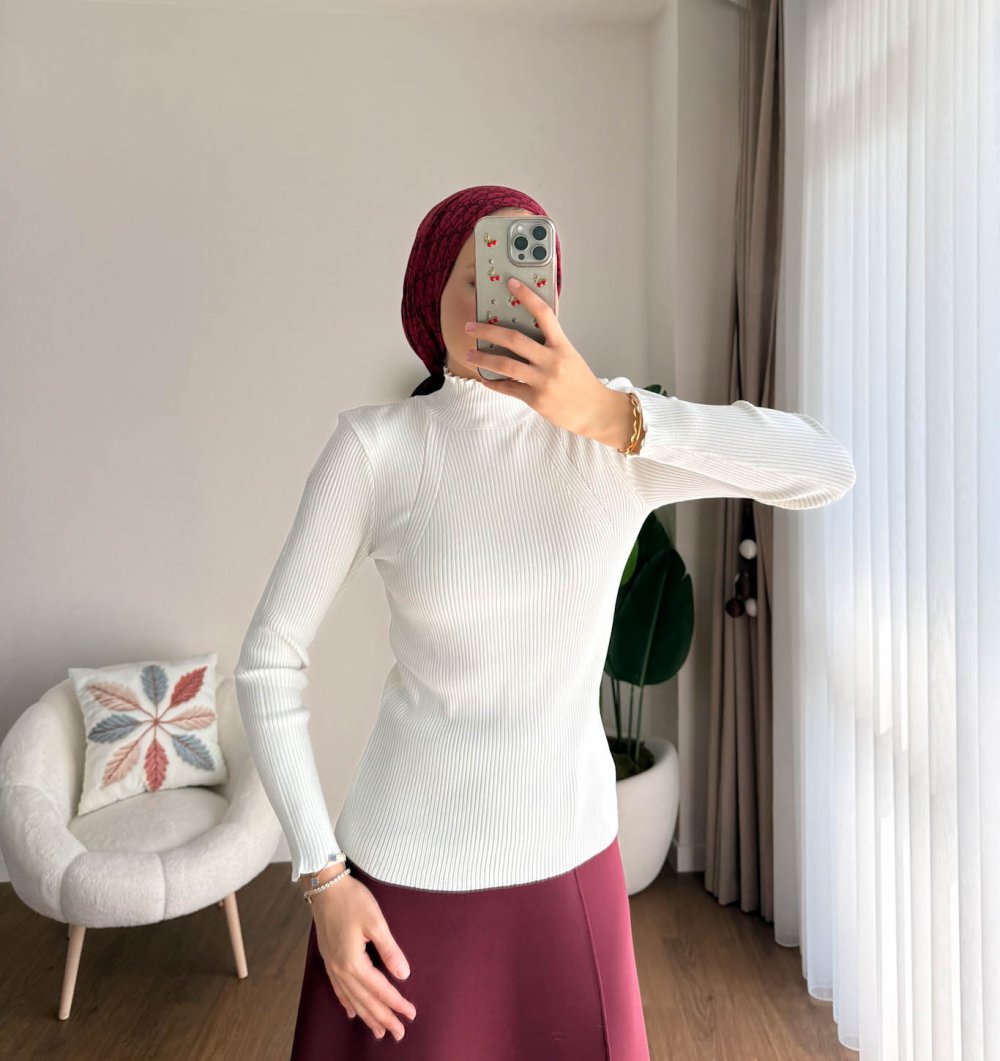 Dik Yaka Fırfırlı Body Ekru