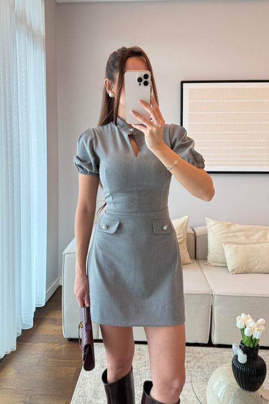 AKSESUAR DETAYLI BELDEN OTURMALI MİNİ ELBİSE-GRİ