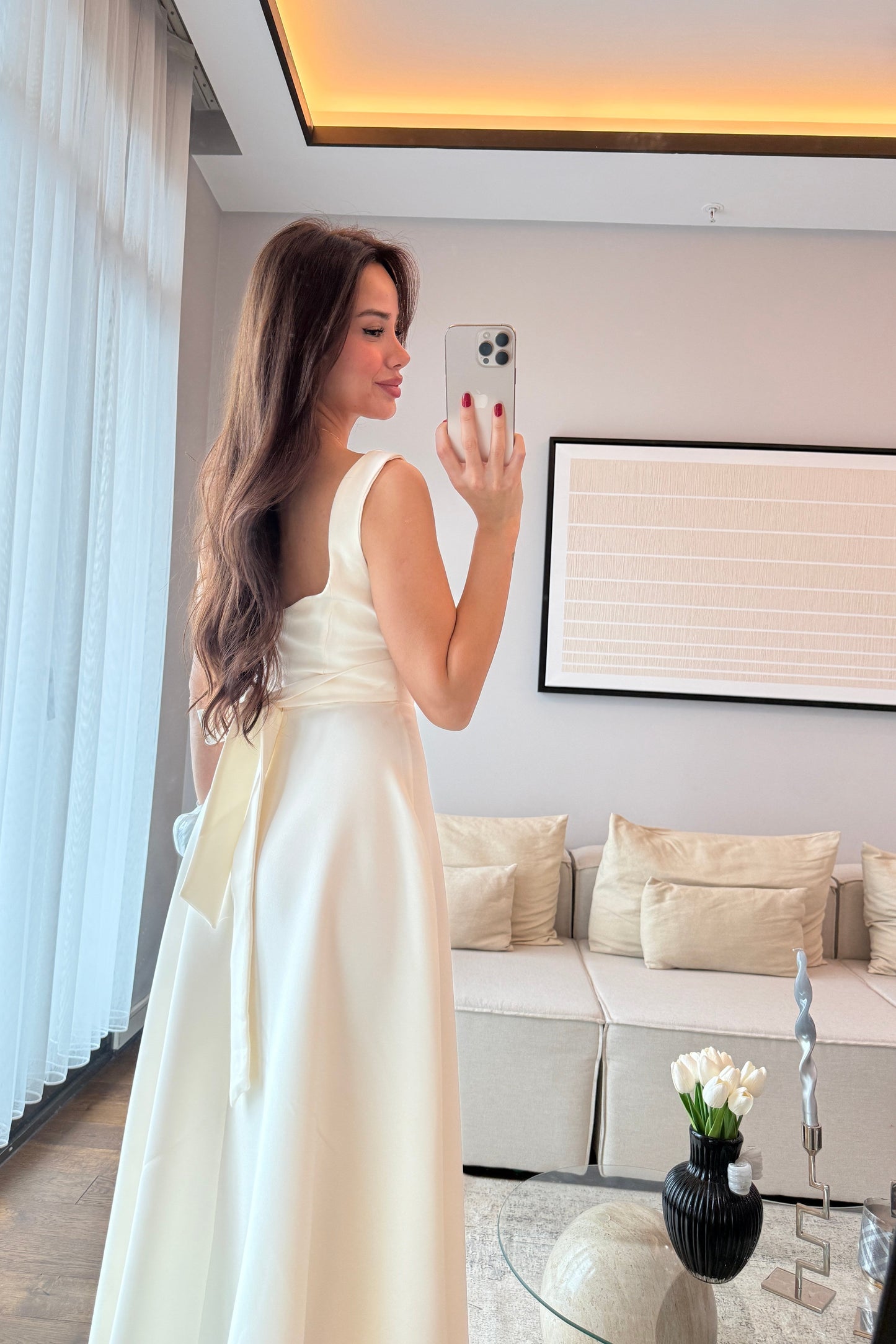 ARKADAN BAĞLAMALI VOLANLI ELBİSE-EKRU