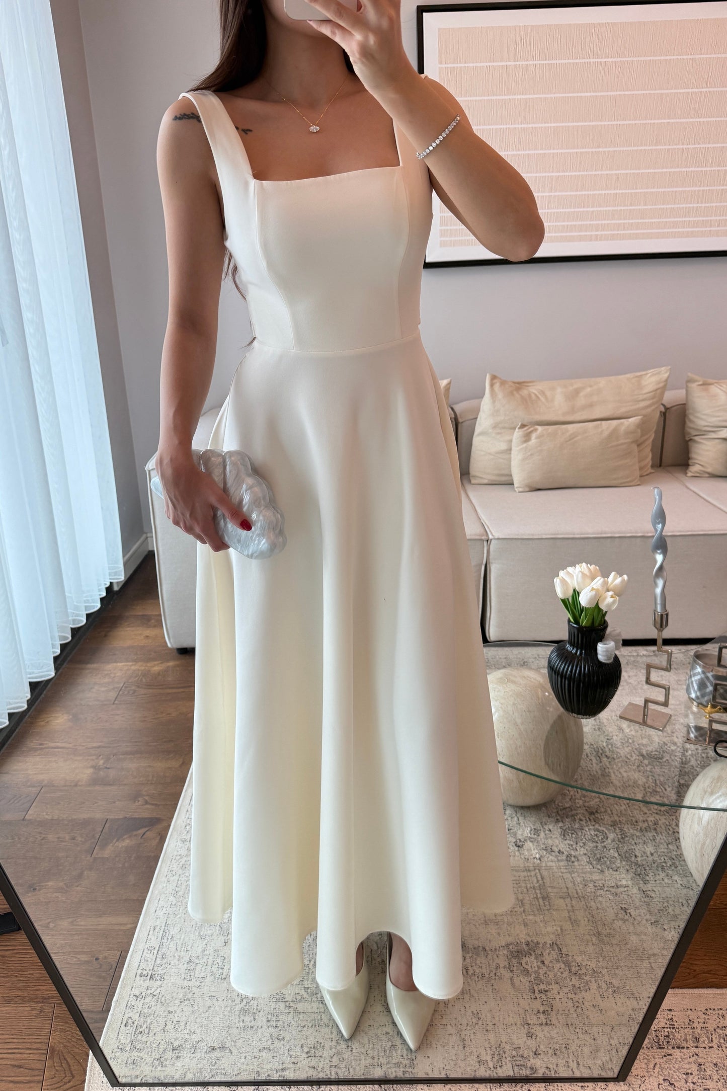 ARKADAN BAĞLAMALI VOLANLI ELBİSE-EKRU