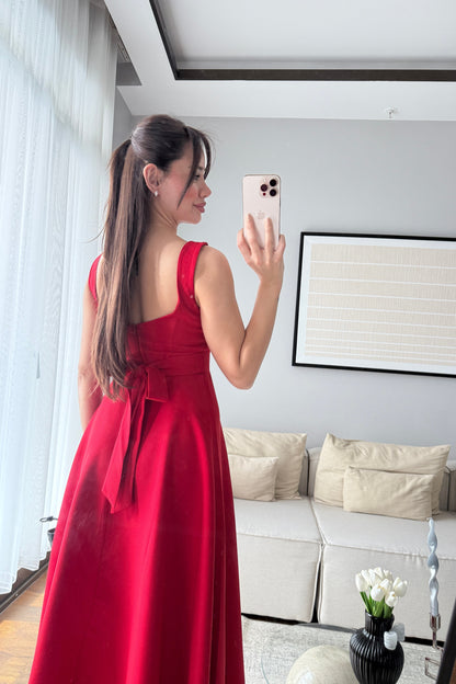 ARKADAN BAĞLAMALI VOLANLI ELBİSE-KIRMIZI