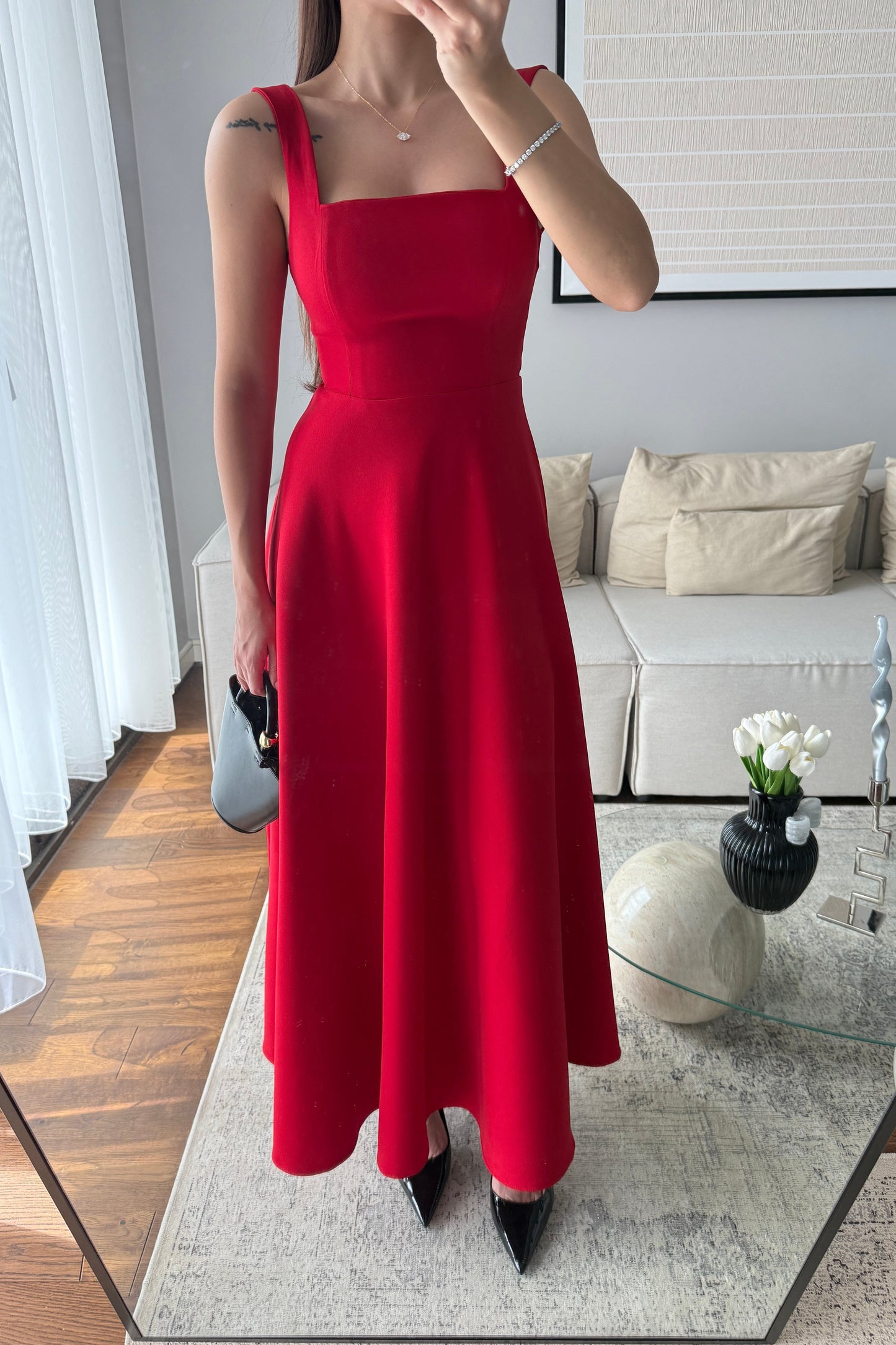 ARKADAN BAĞLAMALI VOLANLI ELBİSE-KIRMIZI