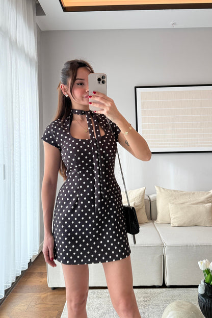 BAĞCIKLI PUANTİYE DESENLİ ELBİSE-ACI KAHVE