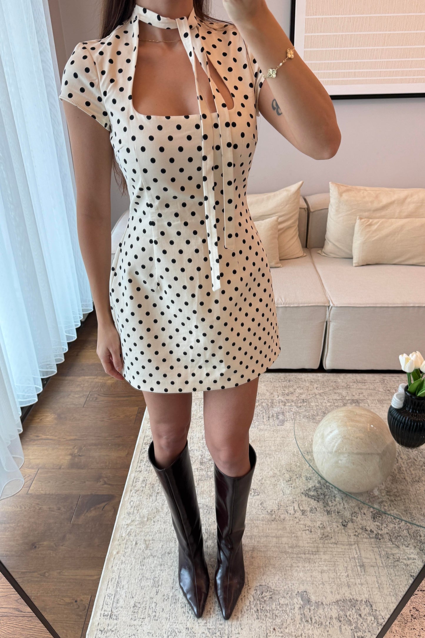 BAĞCIKLI PUANTİYE DESENLİ MİNİ ELBİSE