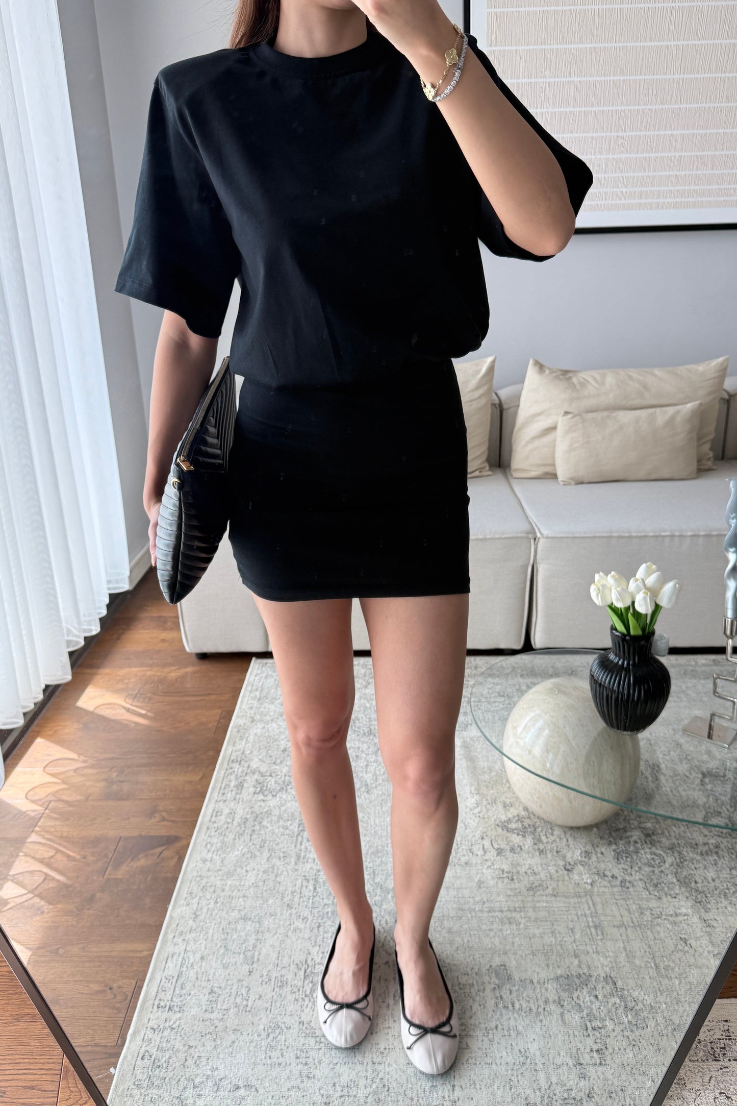 VATKALI BEL OTURTMALI MİNİ ELBİSE-SİYAH