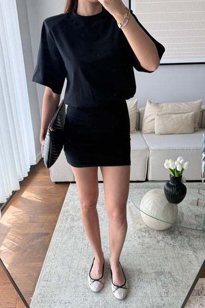 VATKALI BEL OTURTMALI MİNİ ELBİSE-SİYAH