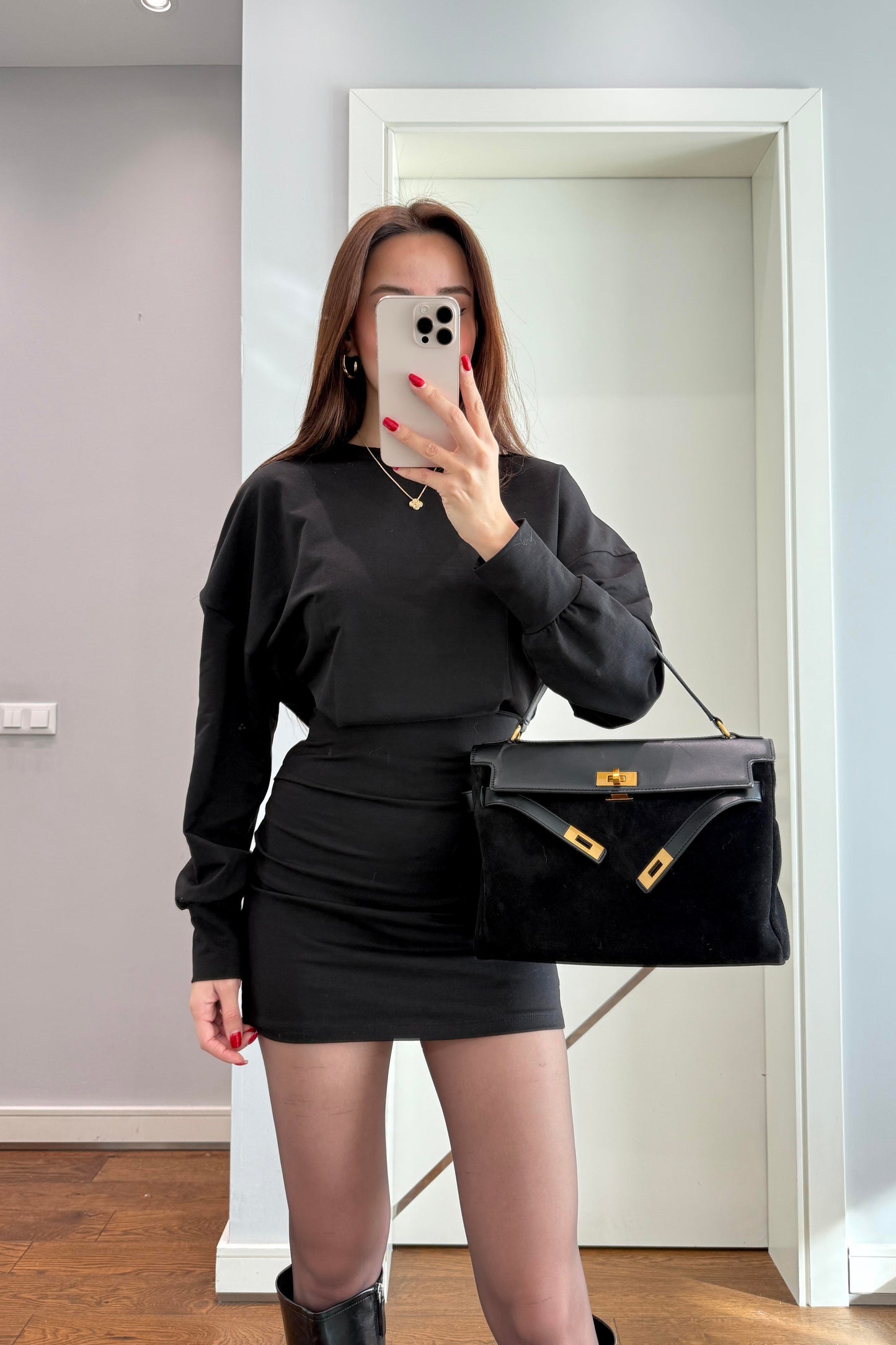 BİSİKLET YAKA BELDEN OTURTMALI ELBİSE-SİYAH