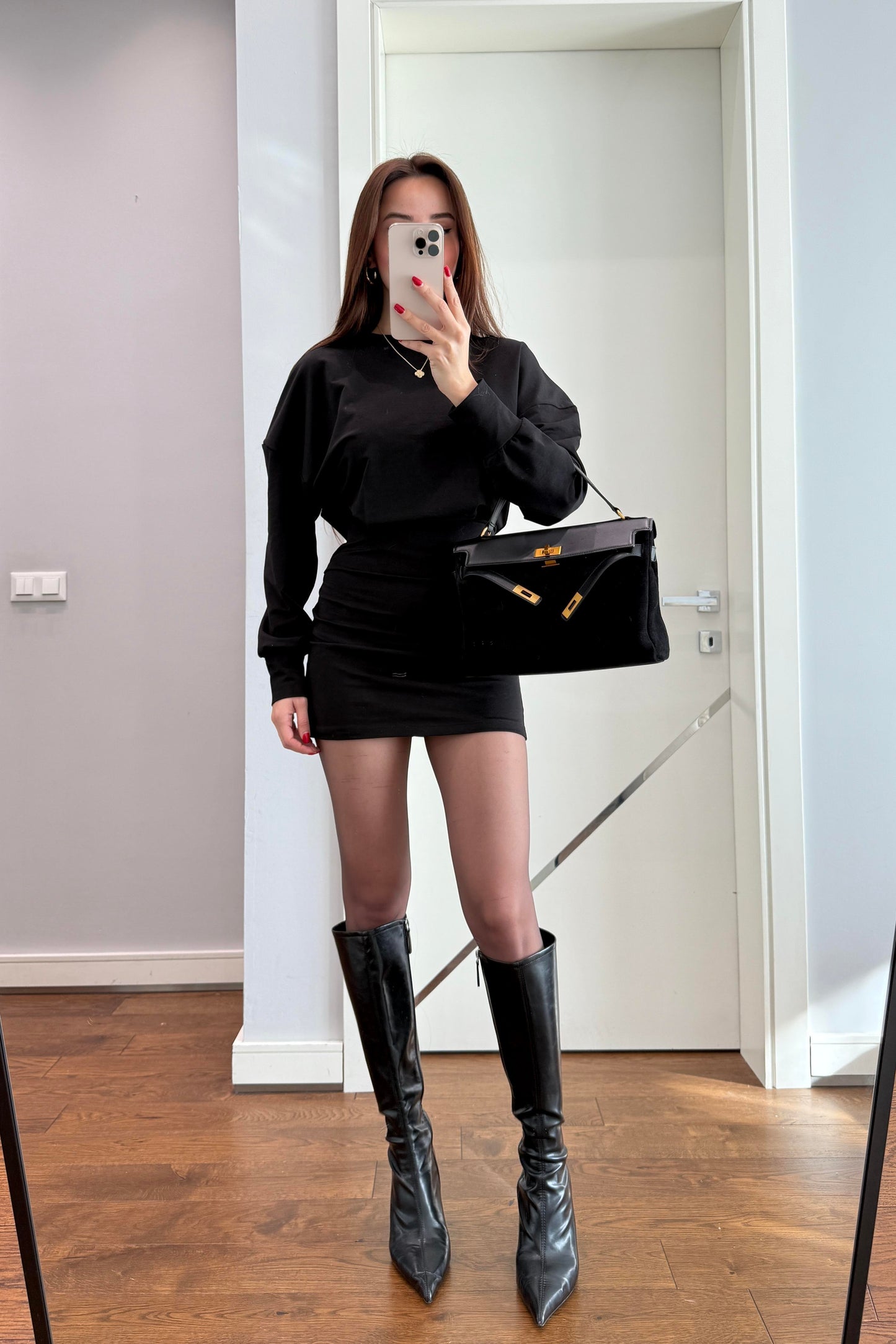 BİSİKLET YAKA BELDEN OTURTMALI ELBİSE-SİYAH