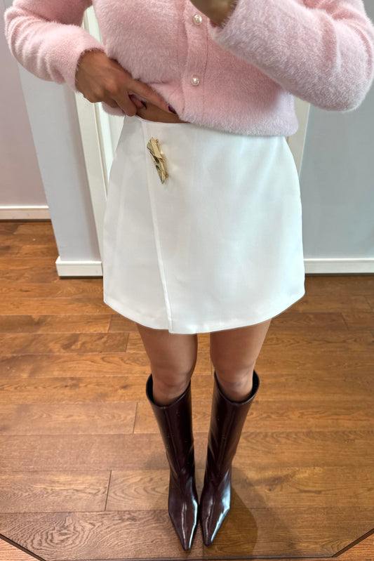 GOLD AKSESUARLI BVEYAZ ŞORT ETEK