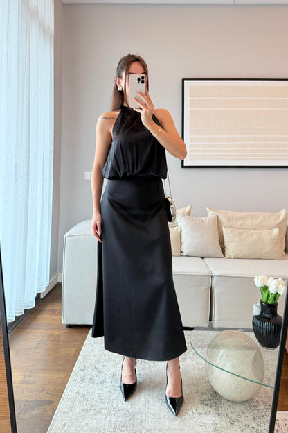 HALTER YAKA DÖKÜMLÜ ELBİSE-SİYAH