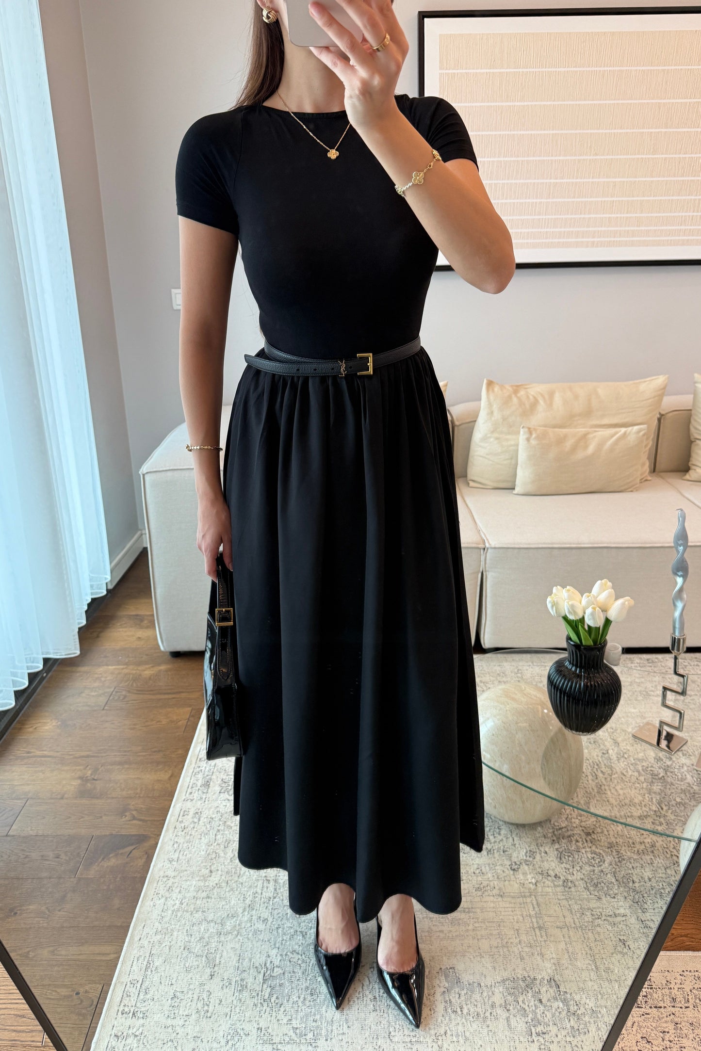 KISA KOL SİYAH ELBİSE