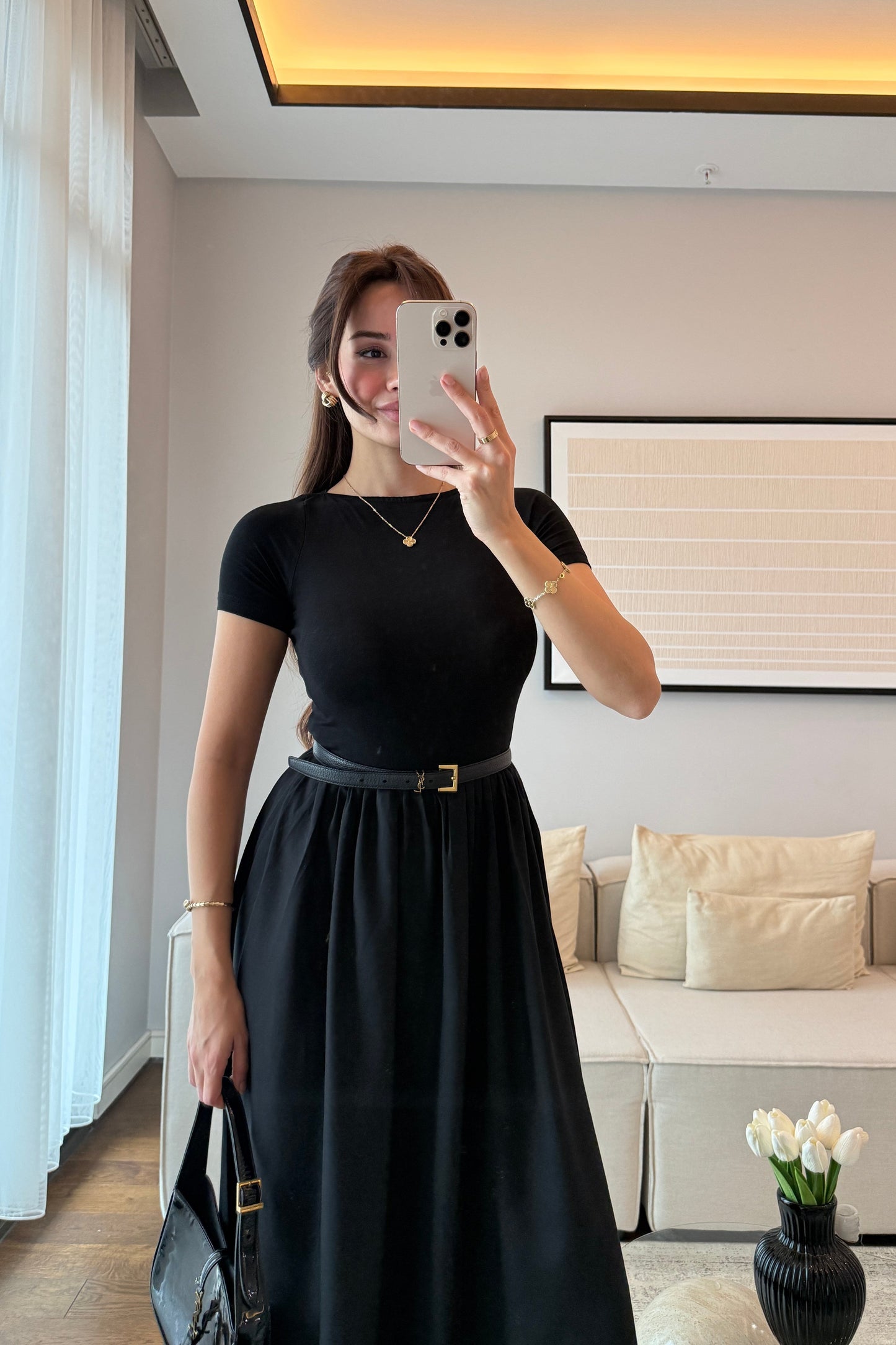 KISA KOL SİYAH ELBİSE