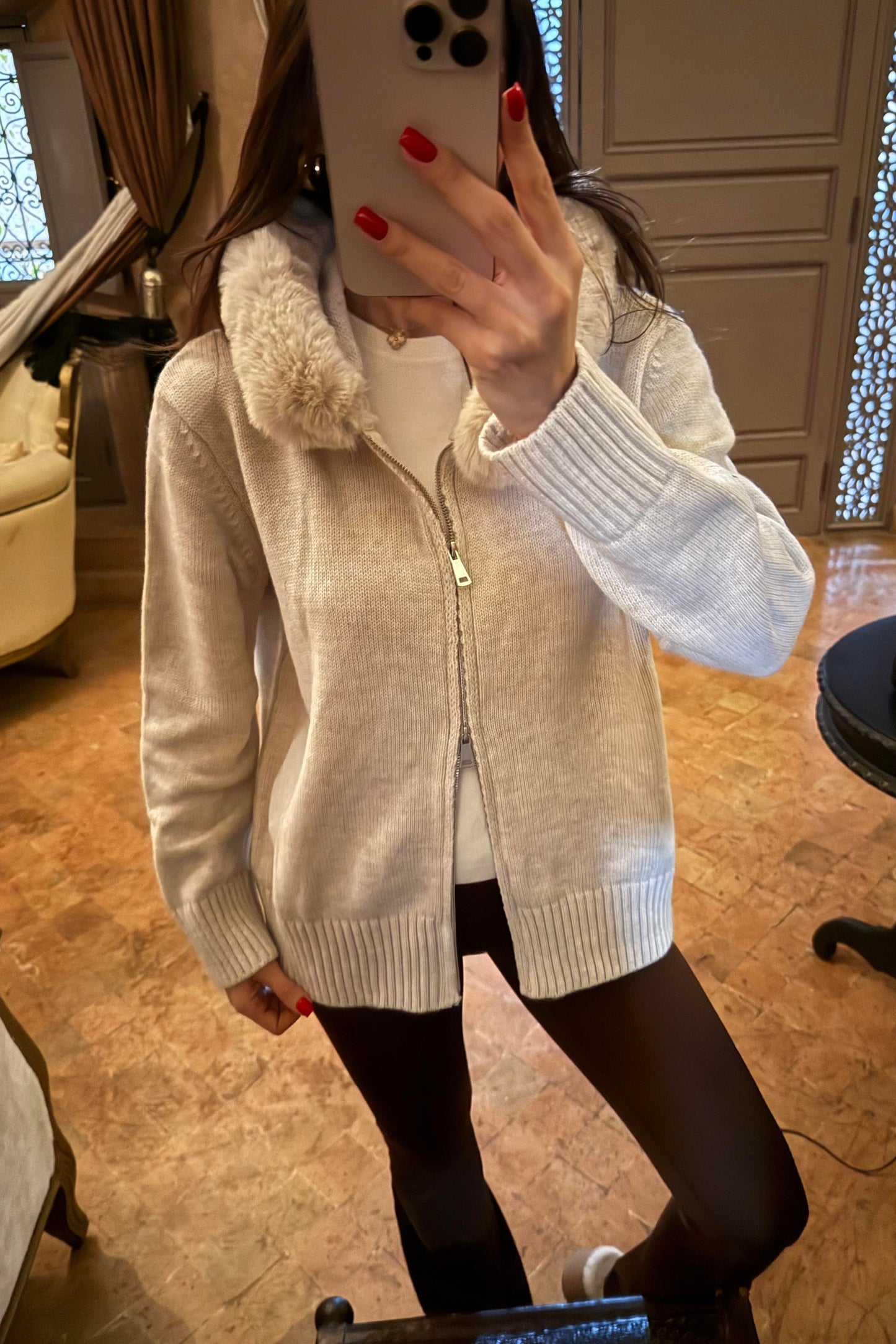 PELUS DETAYLI KAPÜŞONLU TRİKO HIRKA-BEJ