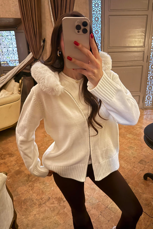 PELUŞ DETAYLI KAPÜŞONLU TRİKO HIRKA-EKRU