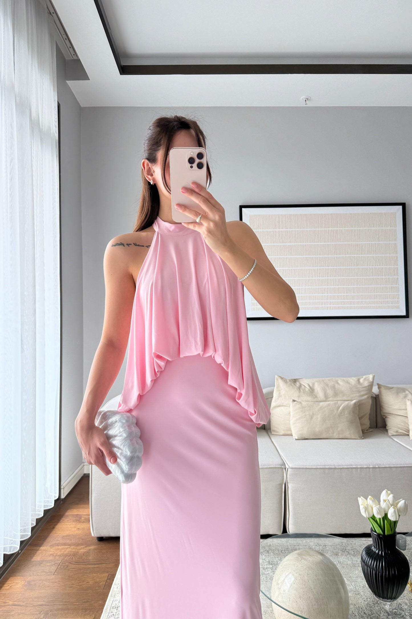 SIRT DEKOLTELİ HALTER YAKA TASARIM ELBİSE-PEMBE