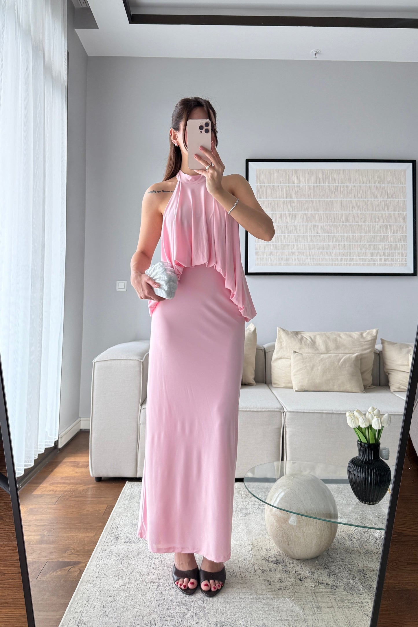 SIRT DEKOLTELİ HALTER YAKA TASARIM ELBİSE-PEMBE