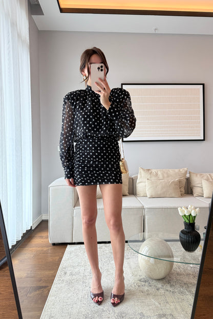 SIRT DEKOLTELİ VATKALI PUANTİYELİ ELBİSE-SİYAH