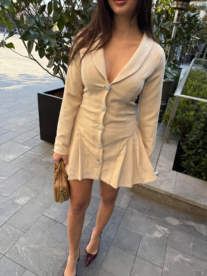 TAŞ DETAYLI PİLELİ ELBİSE - BEJ