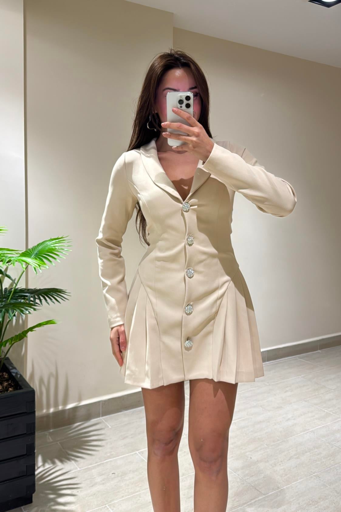 TAŞ DETAYLI PİLELİ ELBİSE - BEJ