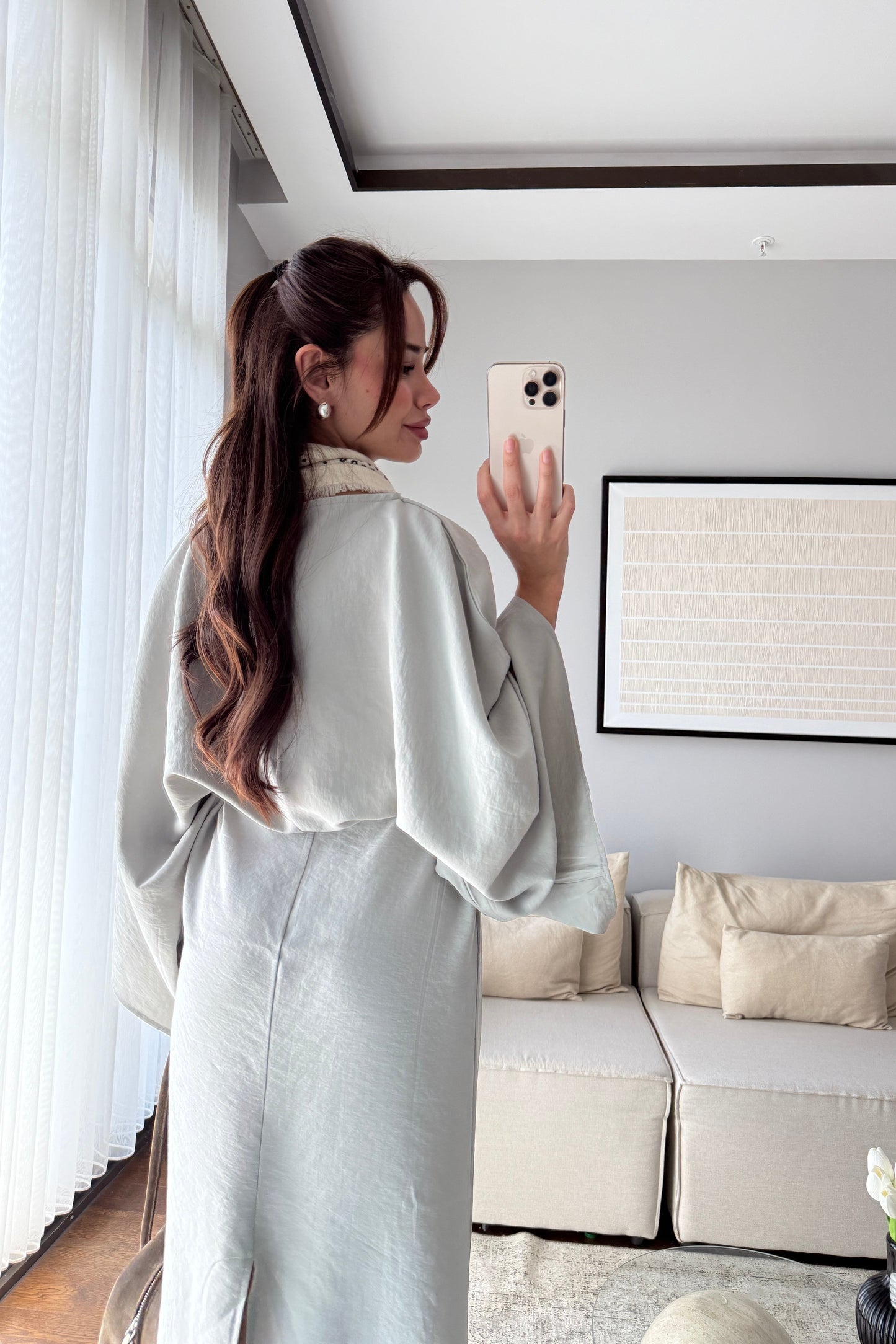 YARASA KOL KUŞAKLI ELBİSE