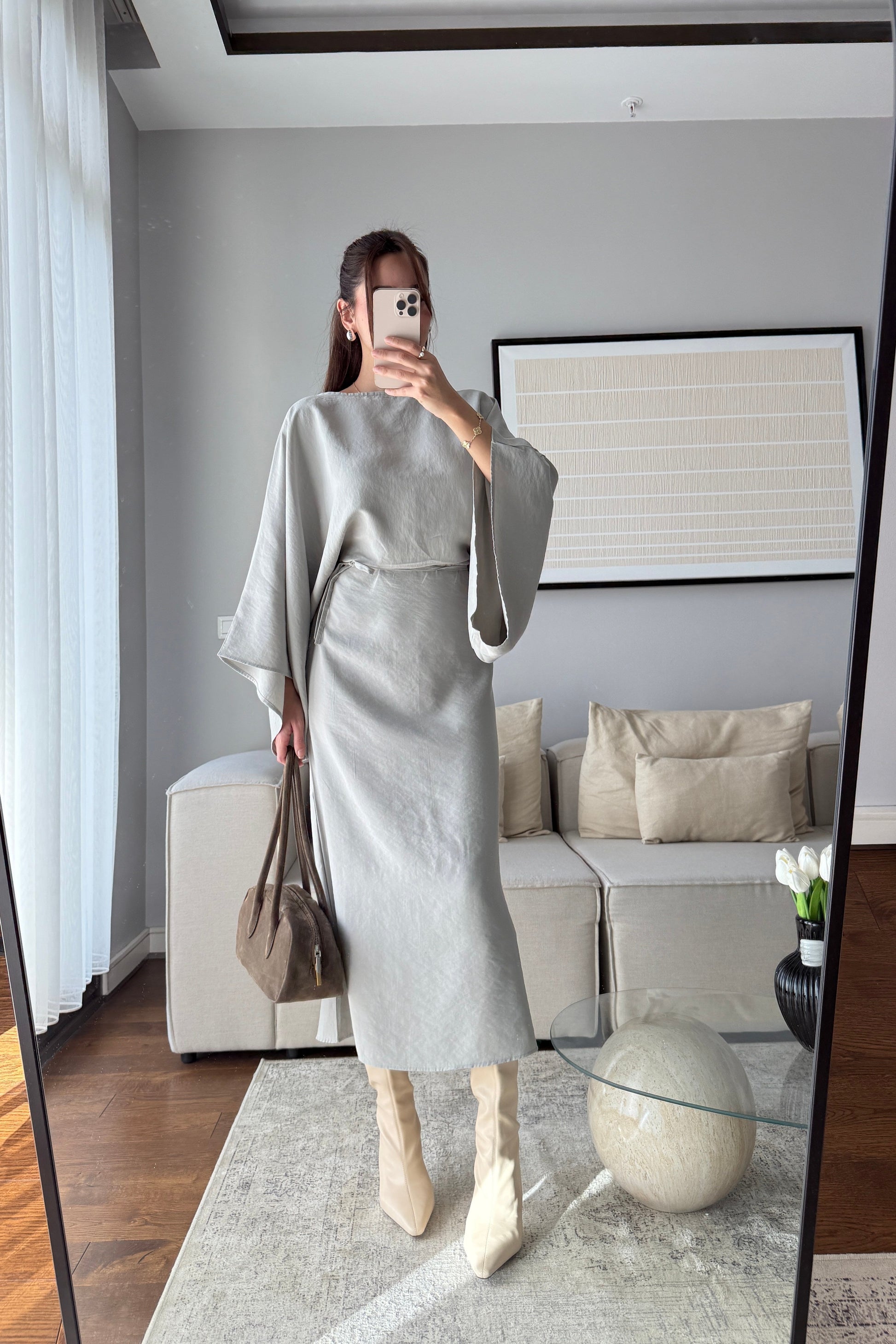 YARASA KOL KUŞAKLI ELBİSE