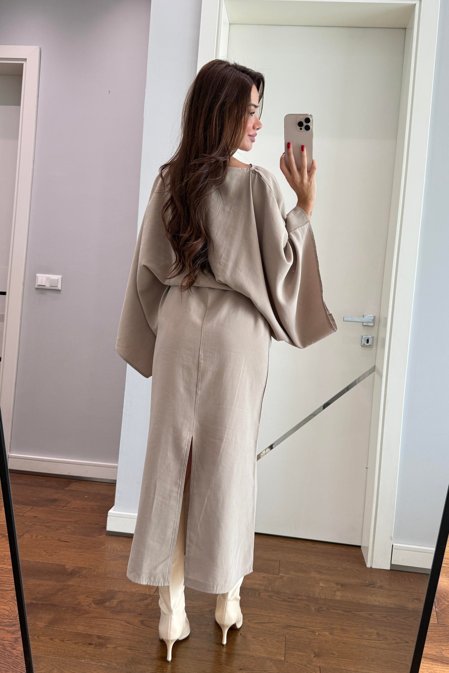 YARASA KOL KUŞAKLI ELBİSE