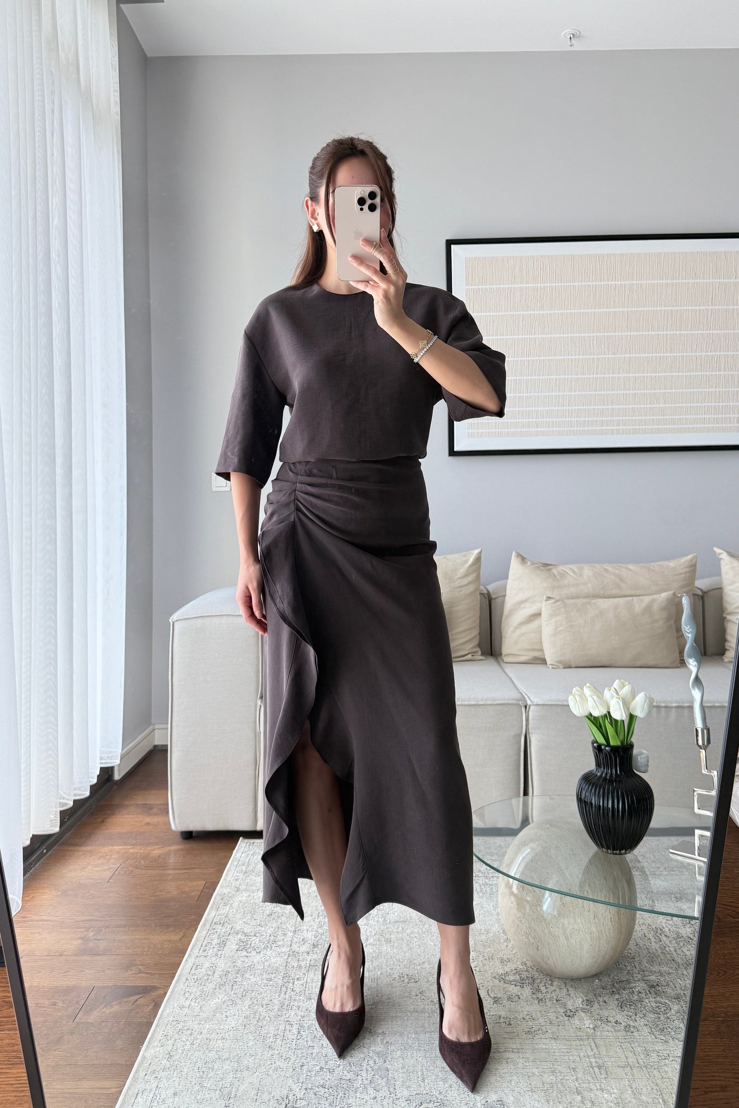 YARIM KOL YANDAN DRAPELİ ELBİSE- ACI KAHVE