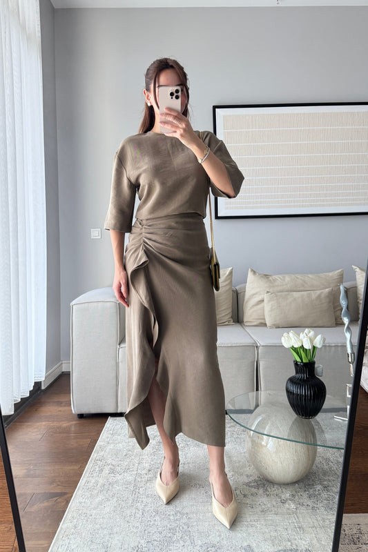 YARIM KOL YANDAN DRAPELİ ELBİSE- HAKİ