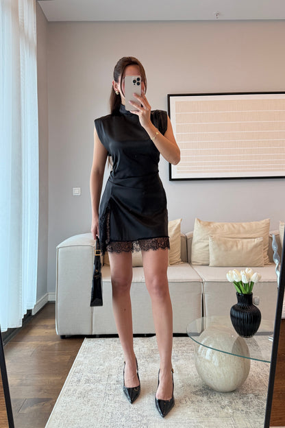 YIRTMAÇ DANTEL DETAYLI SATEN ELBİSE-SİYAH