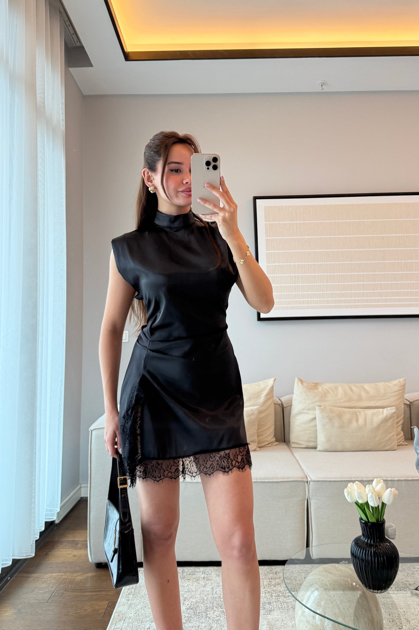 YIRTMAÇ DANTEL DETAYLI SATEN ELBİSE-SİYAH